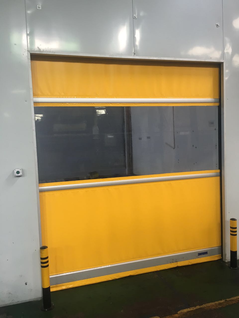 安裝快速門之前應該怎樣預留電源線？